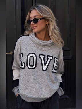 SIGNIFY SWEATSHIRT WITH COWL NECK